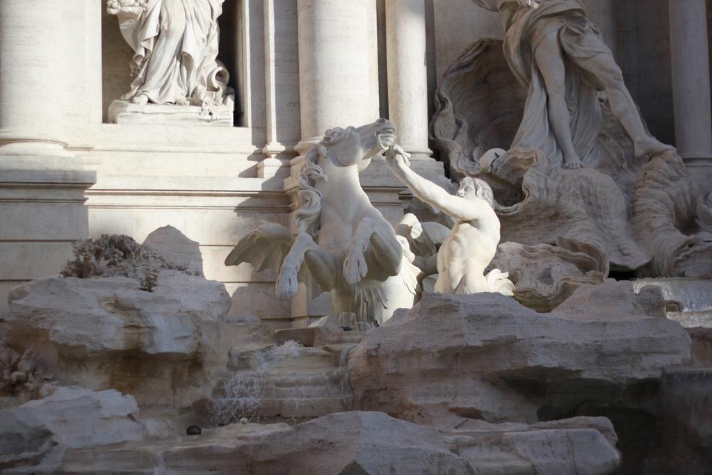 Apartment Near Trevi Fountain Рим Екстериор снимка
