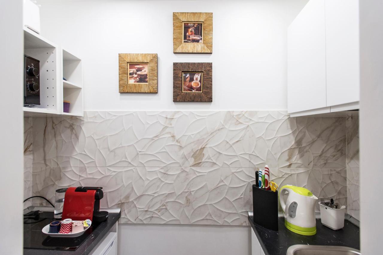 Apartment Near Trevi Fountain Рим Екстериор снимка
